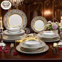 Services de table en céramique blanche turque Karosa Gold Rim pour hôtels et restaurants, conçus pour 12 personnes, pour la maison et la restauration.