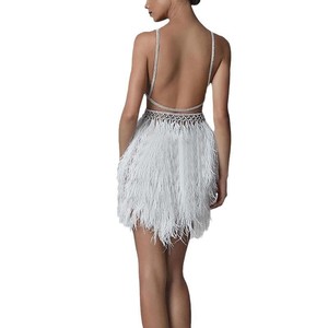 Abito da Sera in Raso con Scollo a V <span class=keywords><strong>e</strong></span> Finiture in Piume per Notti Glamour - Product Image 4