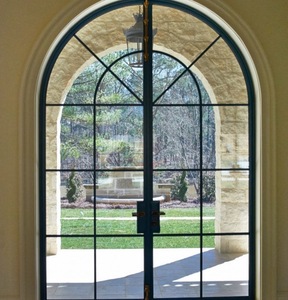 Porte d'entrée battante en acier inoxydable de style américain, avec rideau suspendu en fer forgé pour villa - Product Image 1