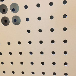 Les murs extérieurs de bâtiments en aluminium perforé sur mesure peuvent être personnalisés avec des murs-rideaux métalliques décoratifs suspendus. - Product Image 6