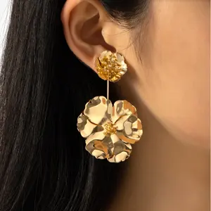 Vintage Women Cream Lacquered Layering Petals Daisy Big Flower Drop Earrings For Women Fashion Jewelry Accessories