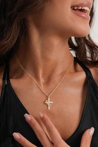 Collar con Colgante de Cruz y Corona Chapado en Oro de 14K de Tungsteno Robaice, Cadena de Cable, Joyería Cristiana Antideslustre para Mujer - Product Image 3