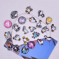 Broche en PVC souple à motif d'oie de dessin animé mignonne, motif transfrontalier, pour accessoires de bijoux DIY, modèle unisexe