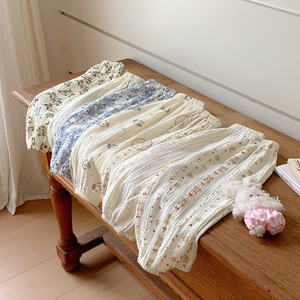 <span class=keywords><strong>Pantalon</strong></span> décontracté pour enfants en <span class=keywords><strong>gaze</strong></span> <span class=keywords><strong>de</strong></span> <span class=keywords><strong>coton</strong></span> à imprimé floral délicat, ultra-fin et respirant, idéal pour l'intérieur – Nouvelle collection très prisée - Product Image 1