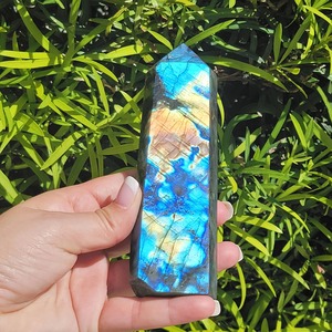 หินลาบราดอไรต์ทรงหอคอยธรรมชาติสวยงาม ขายส่ง คริสตัลขัดเงาสำหรับตกแต่งบ้าน วันวาเลนไทน์ และวันหยุด และงานประดิษฐ์เครื่องประดับ - Product Image 6