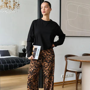 Nuovo Set <span class=keywords><strong>Pigiama</strong></span> <span class=keywords><strong>Donna</strong></span> Autunno 2025 in <span class=keywords><strong>Pile</strong></span> <span class=keywords><strong>con</strong></span> Stampa Leopardata, Collo a O, <span class=keywords><strong>Bottoni</strong></span>, Maniche Lunghe e Pantaloni a Gamba Larga, Spesso e Caldo - Product Image 2