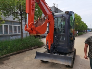 Hitachi 30U Crawler Excavator Black Compact Hydraulic Mini Excavator - Product Image 4