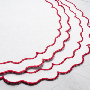 Napperons ronds brodés en coton et lin à bord festonné pour la restauration et les distributeurs hôteliers - Product Image 1