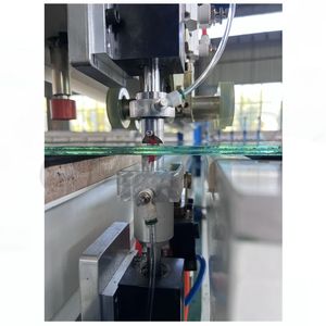 Machine de découpe de <span class=keywords><strong>verre</strong></span> laminé semi-automatique pour <span class=keywords><strong>la</strong></span> découpe et le traitement de films PVB EVA à <span class=keywords><strong>prix</strong></span> abordable - Product Image 2