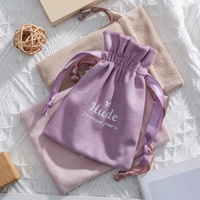 Sac cadeau personnalisé imprimé avec cordon de serrage Logo de sérigraphie en velours doux pour parfum Flexographie des pierres précieuses des lunettes