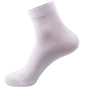 Calcetines sencillos de verano de malla para hombre, transpirables, antideslizantes, de Color sólido, calcetines personalizados, calcetines finos para tripulación