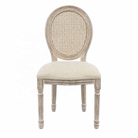 Chaise Louis en bois massif français avec dossier en rotin canné pour événements de mariage, banquets d'hôtel et salle à manger commerciale