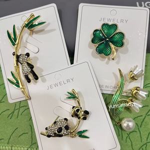 ブローチ服デザイナー女性用スーツ合金ラインストーンカスタマイズGg V CCレターブローチ - Product Image 5