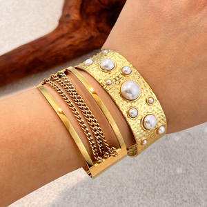 Bracciale Y & <span class=keywords><strong>S</strong></span> Open Wide Edition in <span class=keywords><strong>acciaio</strong></span> inossidabile con perle, placcato oro 18 carati, gioiello impermeabile da donna, idea regalo. - Product Image 3