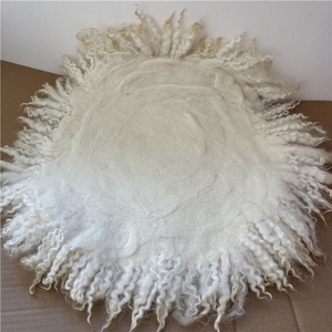 Manta de Lana para Fotografía, Piel de Cordero Rizada - Product Image 1