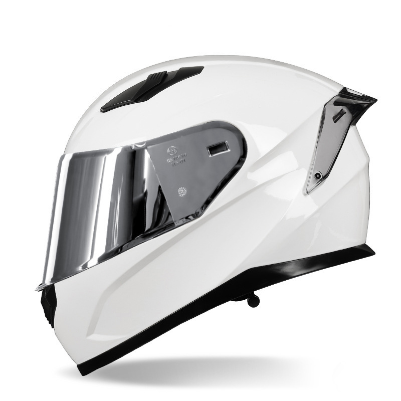 Aileron arrière blanc avec lentilles miroir argentées