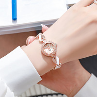 Nouvelle Montre à Quartz Créative pour Femme, Bracelet en Alliage, Cadran à Aiguilles Élégant Haut de Gamme, Style Tendance Transfrontalier