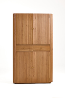 Armoire haute en bois de chêne et de bouleau de style Japandi, 4 portes, 2 tiroirs, avec design à lattes verticales