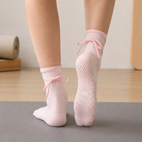Sangles personnalisées pour nœuds, chaussettes de yoga et de pilates premium à faible MOQ, chaussettes de studio antidérapantes pour femmes
