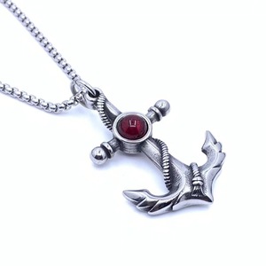 Pendentif ancre en acier inoxydable avec sertissage clos de rubis rouges, collier thématique pour homme et femme, cadeau - Product Image 3