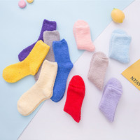 Chaussettes d'hiver douillettes avec logo personnalisé brodé, chaussettes pour femmes, chaussettes d'intérieur épaisses en polaire corail, chaussettes chaudes OEM/ODM