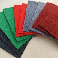 Hochfloriger Velour-Teppichboden in Rollen, Nadelfilz, 100% Polyester, Wand-zu-Wand-Teppich, Roter Hochzeits- und Ausstellungsteppich aus Chinesischer Fabrik
