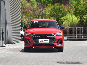 Véhicule d'<span class=keywords><strong>occasion</strong></span> <span class=keywords><strong>Audi</strong></span> <span class=keywords><strong>Q3</strong></span> - SUV compact de luxe à essence, 5 places, transmission intégrale, faible kilométrage - Offre spéciale - Product Image 3