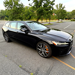 Vehículos Usados en Excelentes Condiciones: Volvo V60 Recharge T8 Polestar Engineered 2024, Disponibles para Envío - Product Image 1