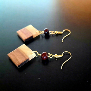 Boucles d'oreilles en bois et résine faites à la main, bijoux de mode légers et écologiques pour femmes, vente en gros pour la fabrication de bijoux - Product Image 1