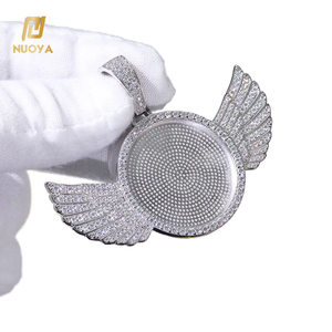 Colgante de Plata 925 Chapado en Oro con Alas de Ángel y Moissanita NUOYA, Medallón Personalizable con Foto, Joyería Moderna Hip Hop para Mujer - Product Image 1