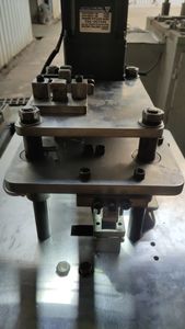 Forte demande Bonne qualité Perforatrice de porte minimaliste pour profilés en aluminium - Product Image 4