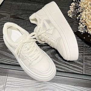 Nouvelles baskets à semelles épaisses blanches respirantes pour femmes hauteur augmentant les chaussures de sport décontractées à la mode pour le printemps été chaud - Product Image 2