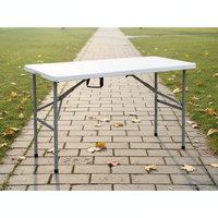 Table pliante rectangulaire moderne en fer blanc portable pour le camping, les mariages et les événements en plein air