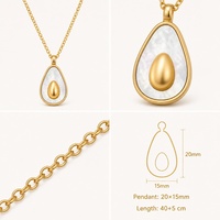 Collier en acier inoxydable plaqué or 18 carats avec pendentif coquille d'avocat mignon, prêt à être expédié en gros pour l'été