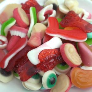 Caramelos de goma de Halloween a granel, halal, con sabor a frutas, en forma de cerebro, ojos y órganos, dulces surtidos, <span class=keywords><strong>bonbons</strong></span> al por mayor - Product Image 1