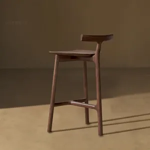 Chaise <span class=keywords><strong>de</strong></span> <span class=keywords><strong>bar</strong></span> en <span class=keywords><strong>bois</strong></span> massif, tabourets hauts <span class=keywords><strong>de</strong></span> designer nordique, mobilier <span class=keywords><strong>de</strong></span> <span class=keywords><strong>bar</strong></span> moderne <span class=keywords><strong>et</strong></span> minimaliste pour la maison, fabricant en gros, OEM personnalisé - Product Image 1