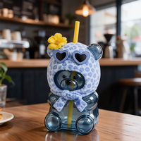 Gobelet à paille en verre borosilicate de haute qualité avec motif ours mignon aux lunettes de soleil et couvercle en peluche, pour boissons et thé au lait, avec paille à motif floral