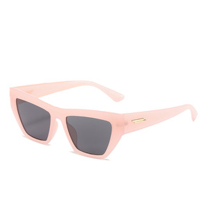 Lunettes de soleil œil de chat tendance pour femmes, monture rouge en PC, protection UV400, verres de classe 2 OG3919 - Product Image 4