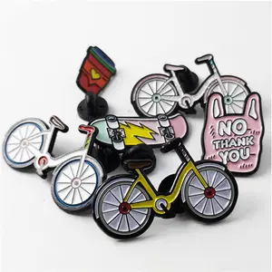 Barato al por mayor muestra gratis tintes personalizados color metal moda motocicleta esmalte solapa PIN