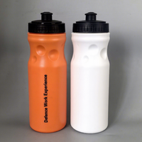 Bouteille de sport en plastique HDPE écologique de 700 ml avec logo et couleur personnalisés, couvercle étanche, réutilisable, pour boire directement, camping, extérieur, salle de sport