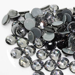 Cristalli Austriaci Termoadesivi Flatback, Strass Sciolti per Decorazione di Abiti, Nail Art, Borse e Scarpe - Product Image 1