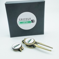 Boîte cadeau d'accessoires de golf en métal sur mesure avec outil de réparation de divots et marqueur de balle moulés sous pression