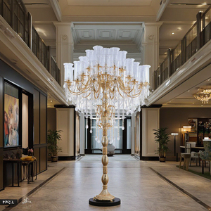Lampe sur pied traditionnelle en cristal Empire, support en cuivre et laiton, lustre à intensité variable pour la décoration de villas de luxe, d'hôtels et de restaurants - Product Image 1