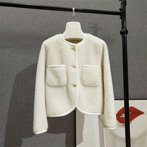 Elegante Abrigo de Invierno para Dama de Piel de Cordero, 100% Lana, Parka de Piel de Zorro, Abrigo Corto Tejido con Cierre de un Solo Botón, Técnica Lavada - Product Image 1