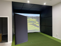 Panneau d'isolation acoustique en mousse PU souple certifié TB117 de qualité commerciale pour l'enceinte de simulateur de golf