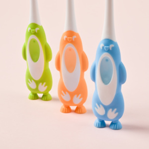 Jadeu 8607 <span class=keywords><strong>Pingüino</strong></span> <span class=keywords><strong>de</strong></span> dibujos animados <span class=keywords><strong>de</strong></span> alta calidad Etiqueta personalizada Logo ODM OEM Plástico Niños Cerdas suaves Cepillo <span class=keywords><strong>de</strong></span> dientes para niños Cepillo <span class=keywords><strong>de</strong></span> dientes - Product Image 4