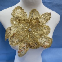 Applique décorative multicouche tridimensionnelle en forme de fleur brillante, faite à la main avec des perles et des paillettes