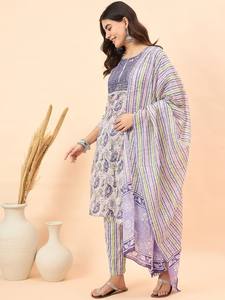 Mujeres motivos étnicos impresos Kurta de algodón puro regular con pantalones y con producto a granel hecho a mano Dupatta - Product Image 5