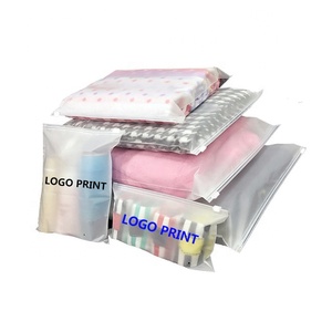 ถุงพลาสติกซิปล็อคพิมพ์โลโก้ตามสั่งราคาถูกสำหรับเสื้อยืด เสื้อผ้า และบรรจุภัณฑ์เสื้อผ้า - Product Image 1