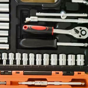 Ensemble d'outils OEM de <span class=keywords><strong>94</strong></span> pièces avec boîte Kit d'outils à main général avec boîte à outils pour la réparation automobile domestique Mallette de rangement Sets de clés à douille - Product Image 3